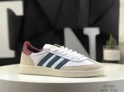 Spezial shoes (23 CP), versión blanca