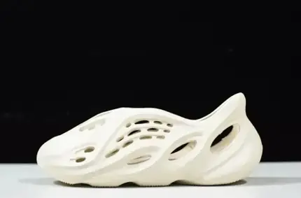 Yeezy Foam Runner, versión blanca