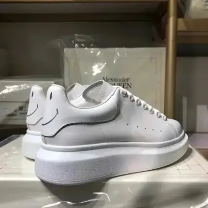 Alexander McQueen [38 styles], versión blanca