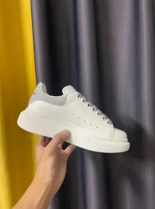 Alexander McQueen Sneakers [38 styles], versión blanca