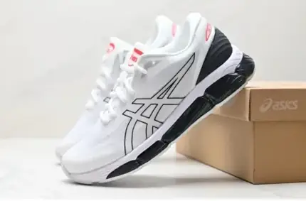 Asics Gel-Quantum 360 Sneakers, versión blanca