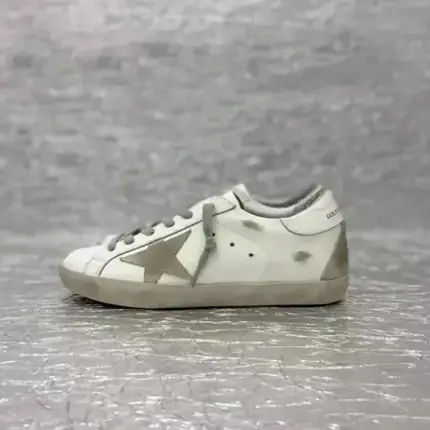 Golden Goose Super-Star Sneakers, versión blanca