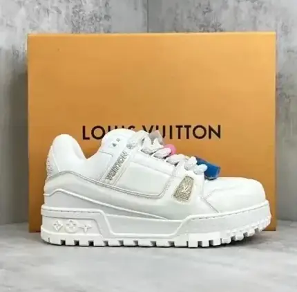 Louis Vuitton B22 Sneakers, versión blanca